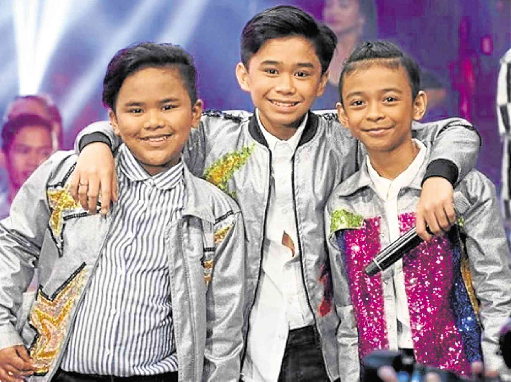 TNT Boys convince Mario Lopez to try balut