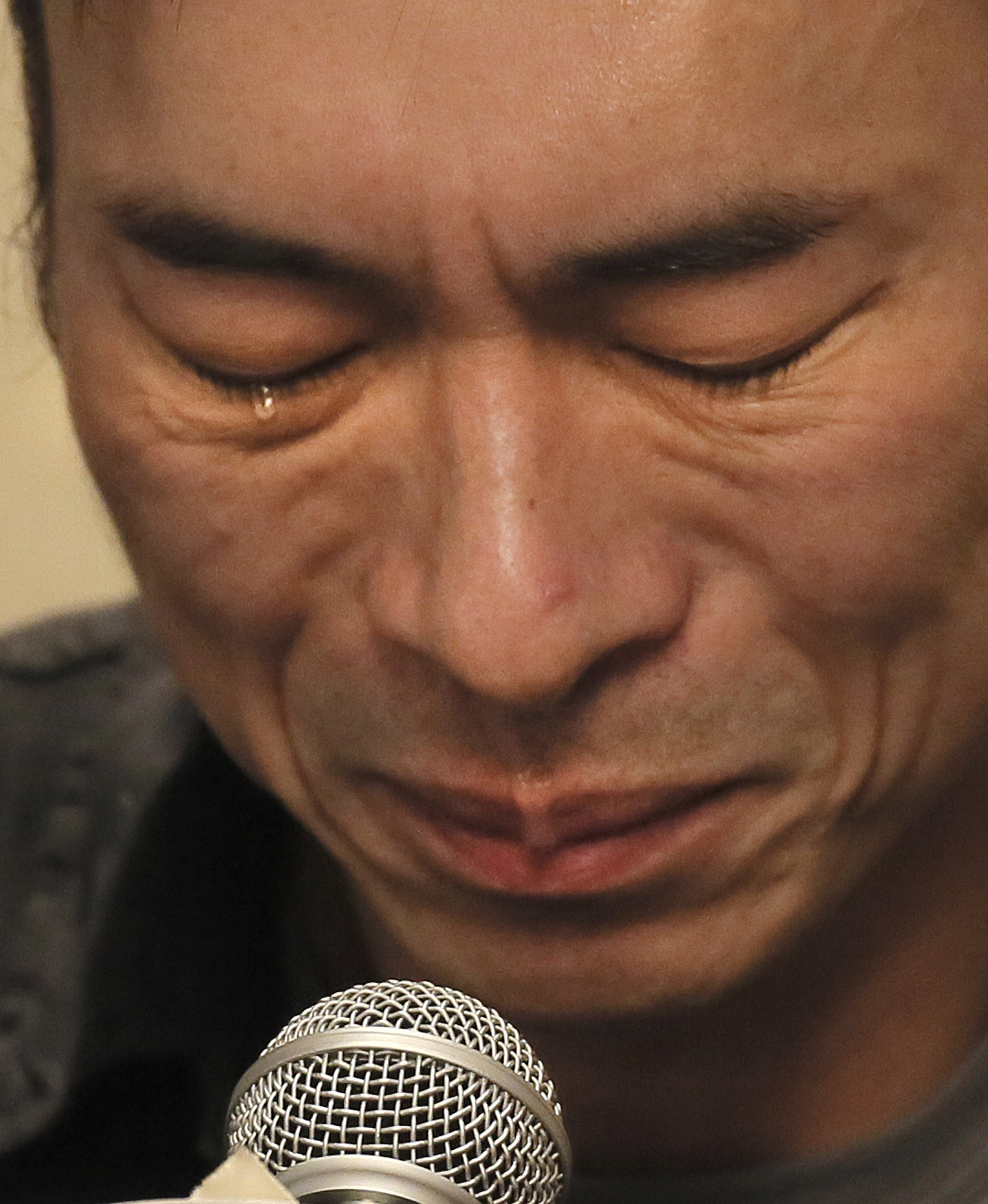 Hong Kong celeb Andy Hui apologizes after taxi camera captures infidelity