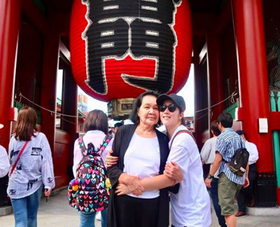 Angeline Quinto, mom take to Japan