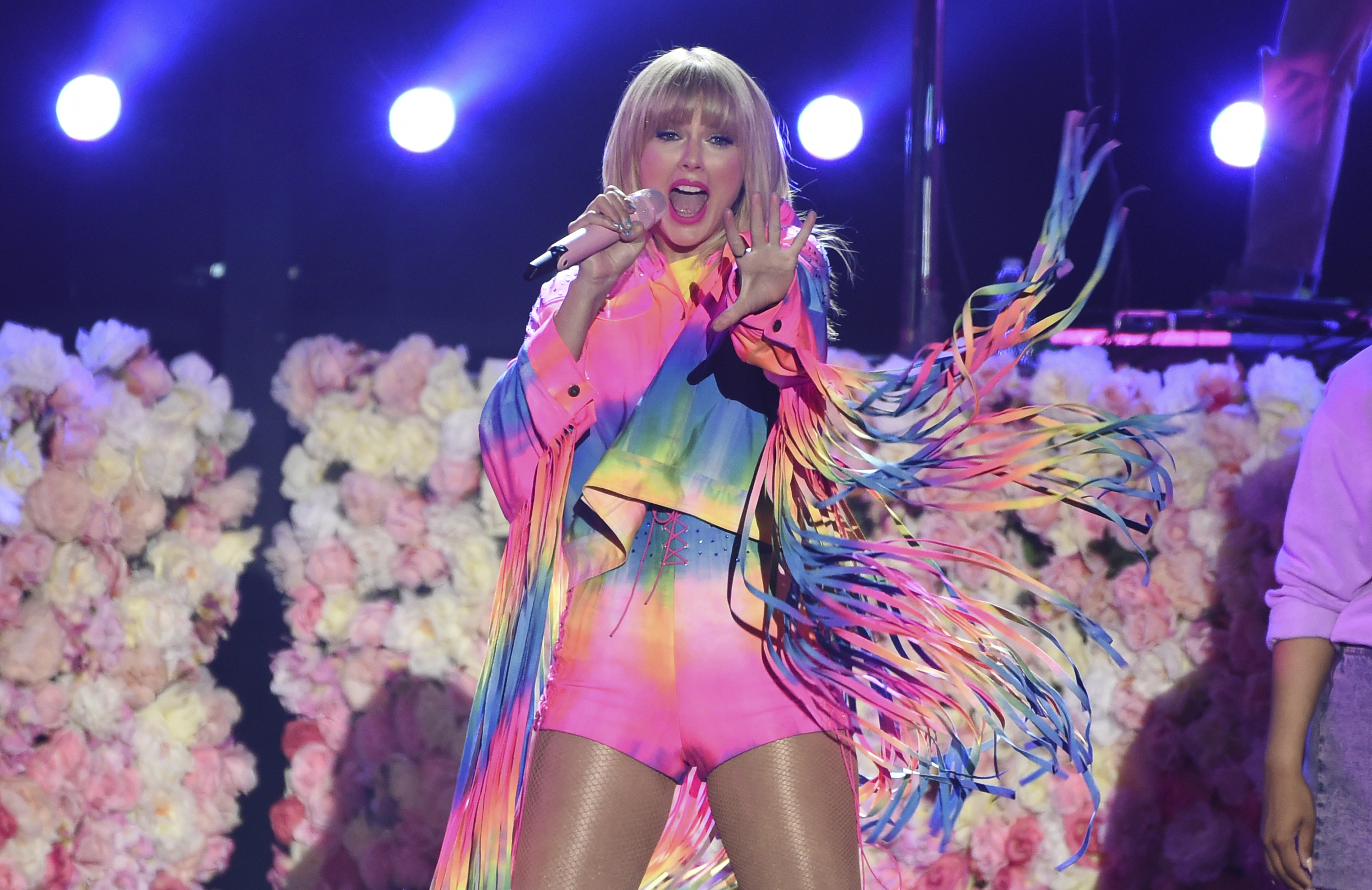 Taylor Swift calls out homophobes on new song, announces 7th album