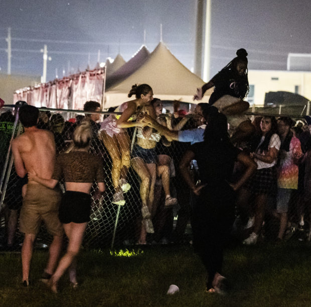  Injuries reported in stampede at Lil Wayne's music festival
