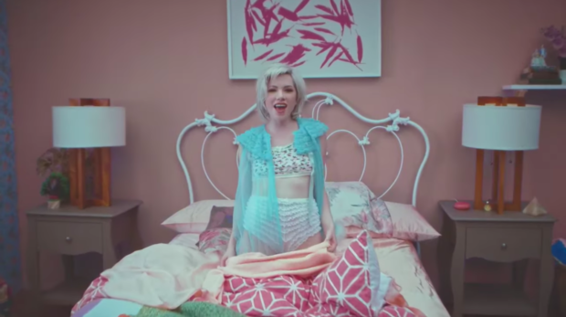 Carly Rae Jepsen In Want You In My Room Video Inquirer