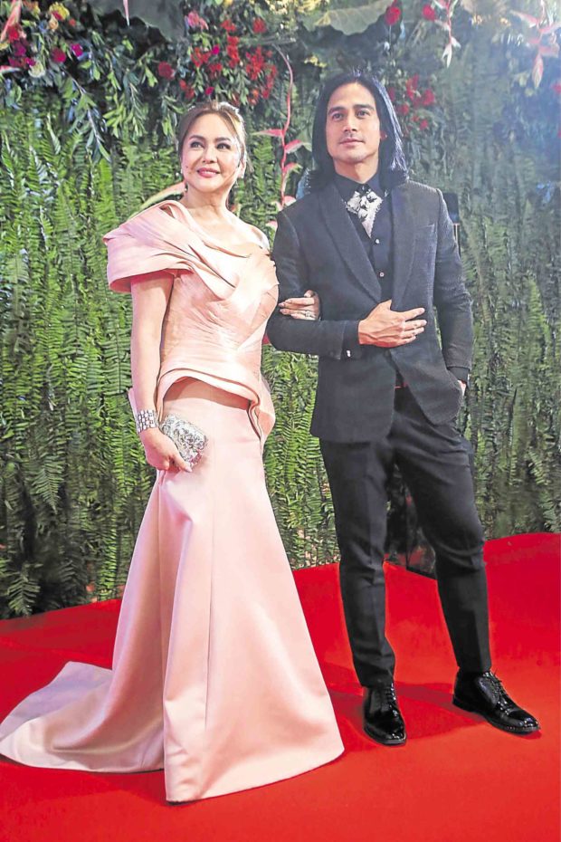 Bea, Julia, Gerald go solo and other behind-the-scene happenings at glitzy ABS-CBN ball
