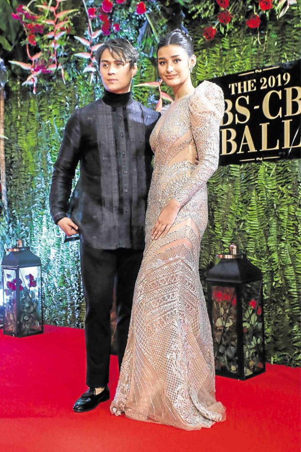 Bea, Julia, Gerald go solo and other behind-the-scene happenings at glitzy ABS-CBN ball