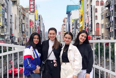 Sunshine Cruz and daughters in Japan