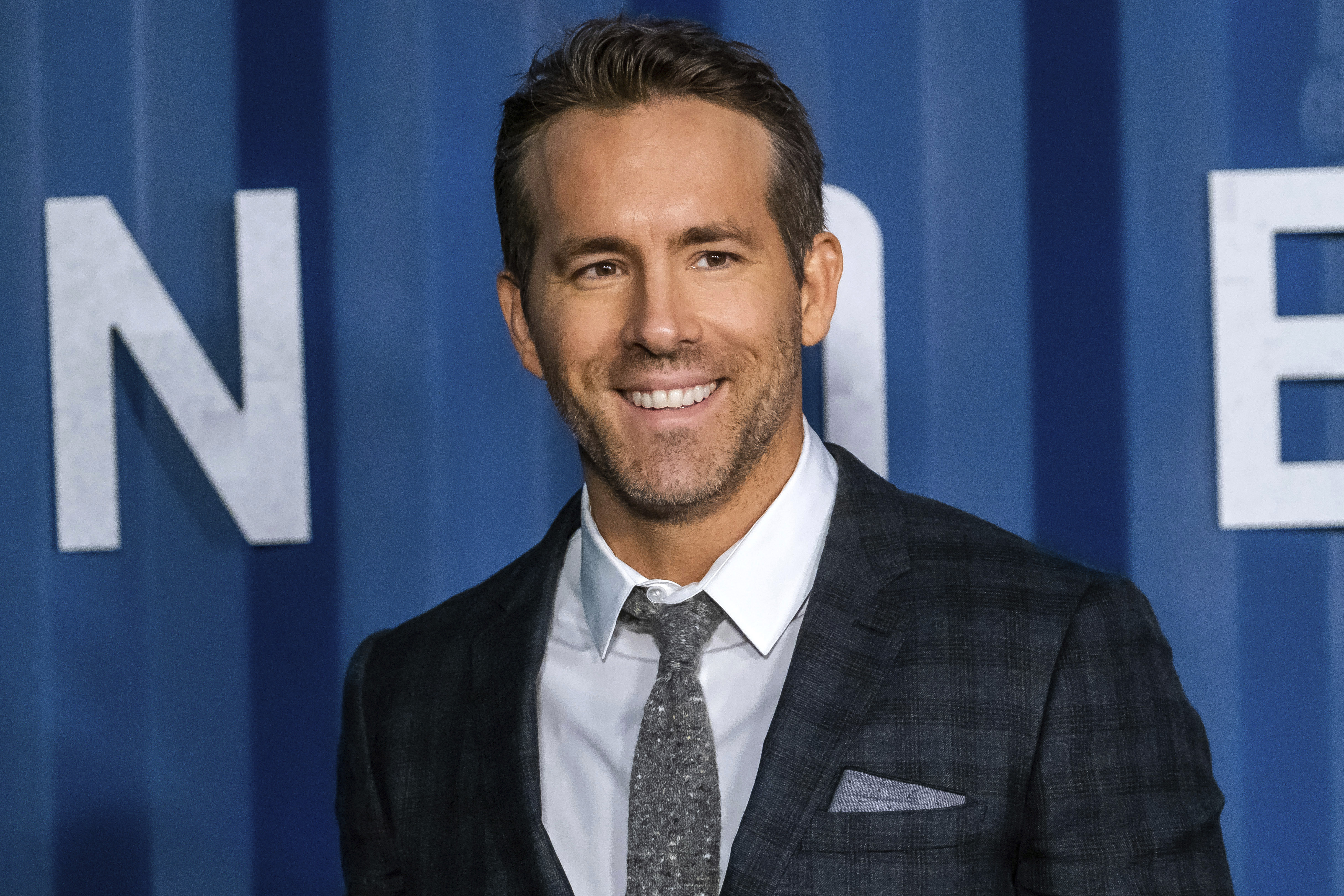 Ryan Reynolds 006 as Deadpool Celebrity Cutout