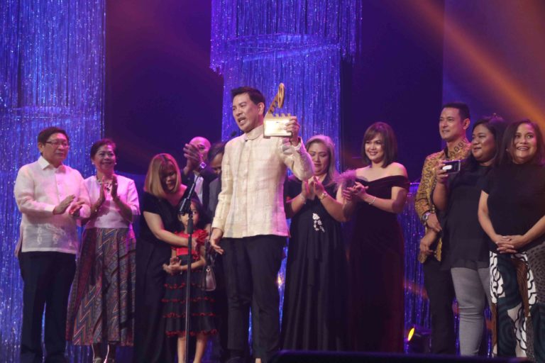 Buod ng metro manila movie picture