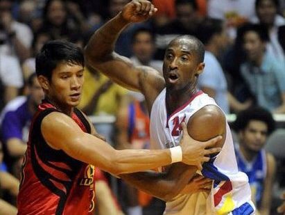 James Yap (left) guarding Kobe Bryant during an exhibition game in Manila.