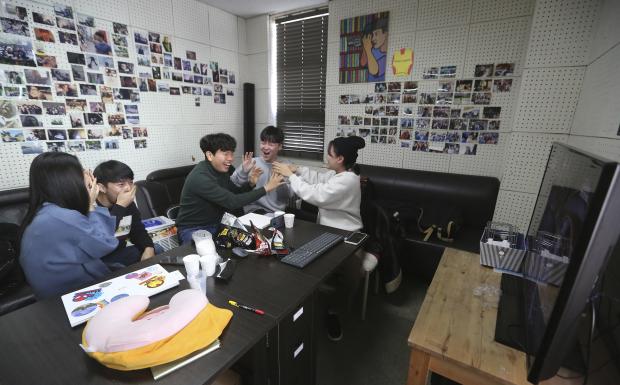South Korean film club members rejoice over Parasite wins