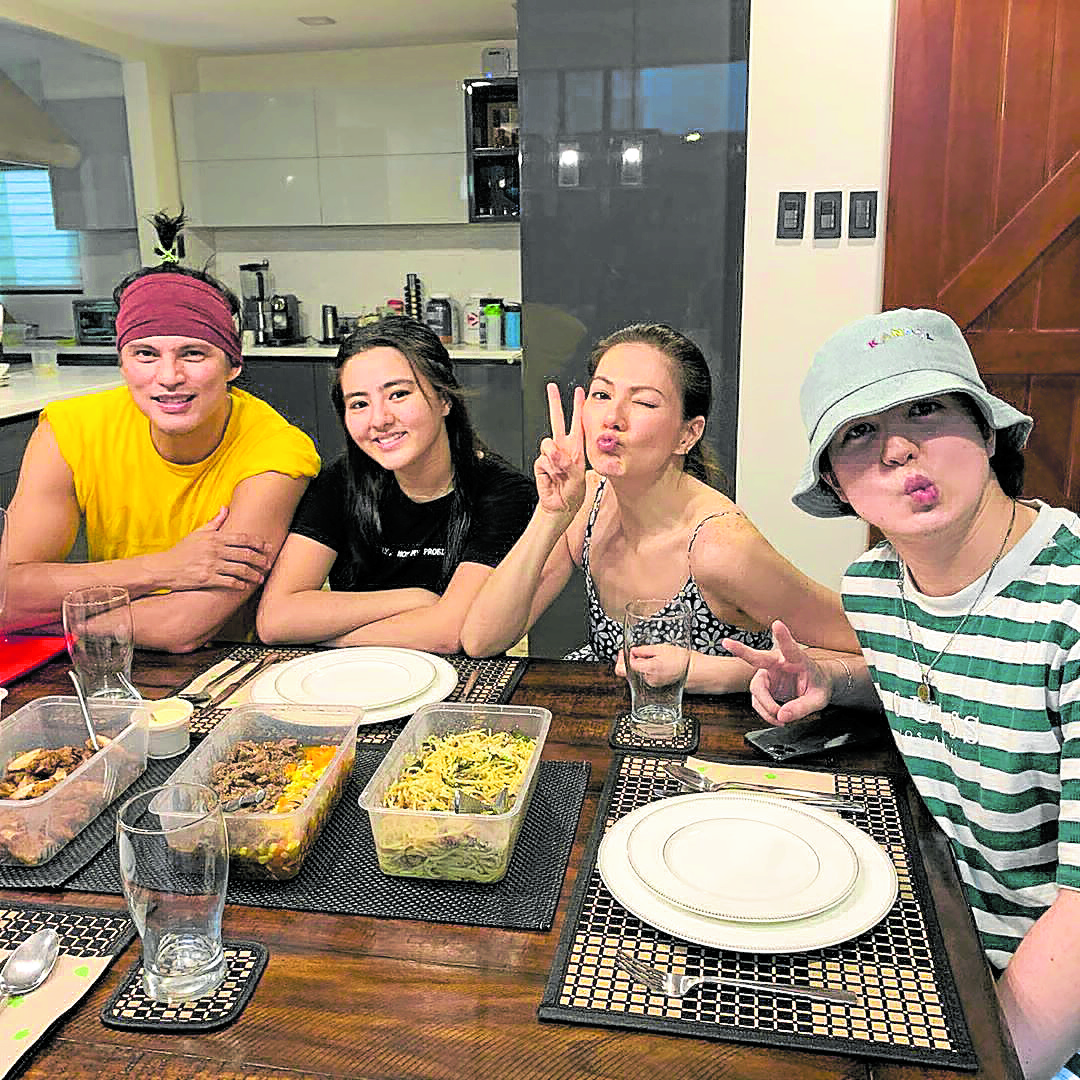 Legaspi family (fromleft): Zoren, Cassy, Carmina and Mavy