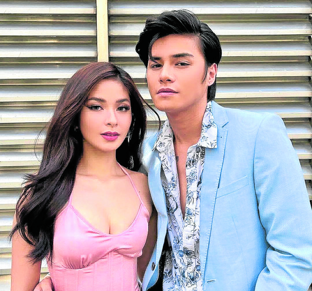 Loisa Andalio (left) and Ronnie Alonte
