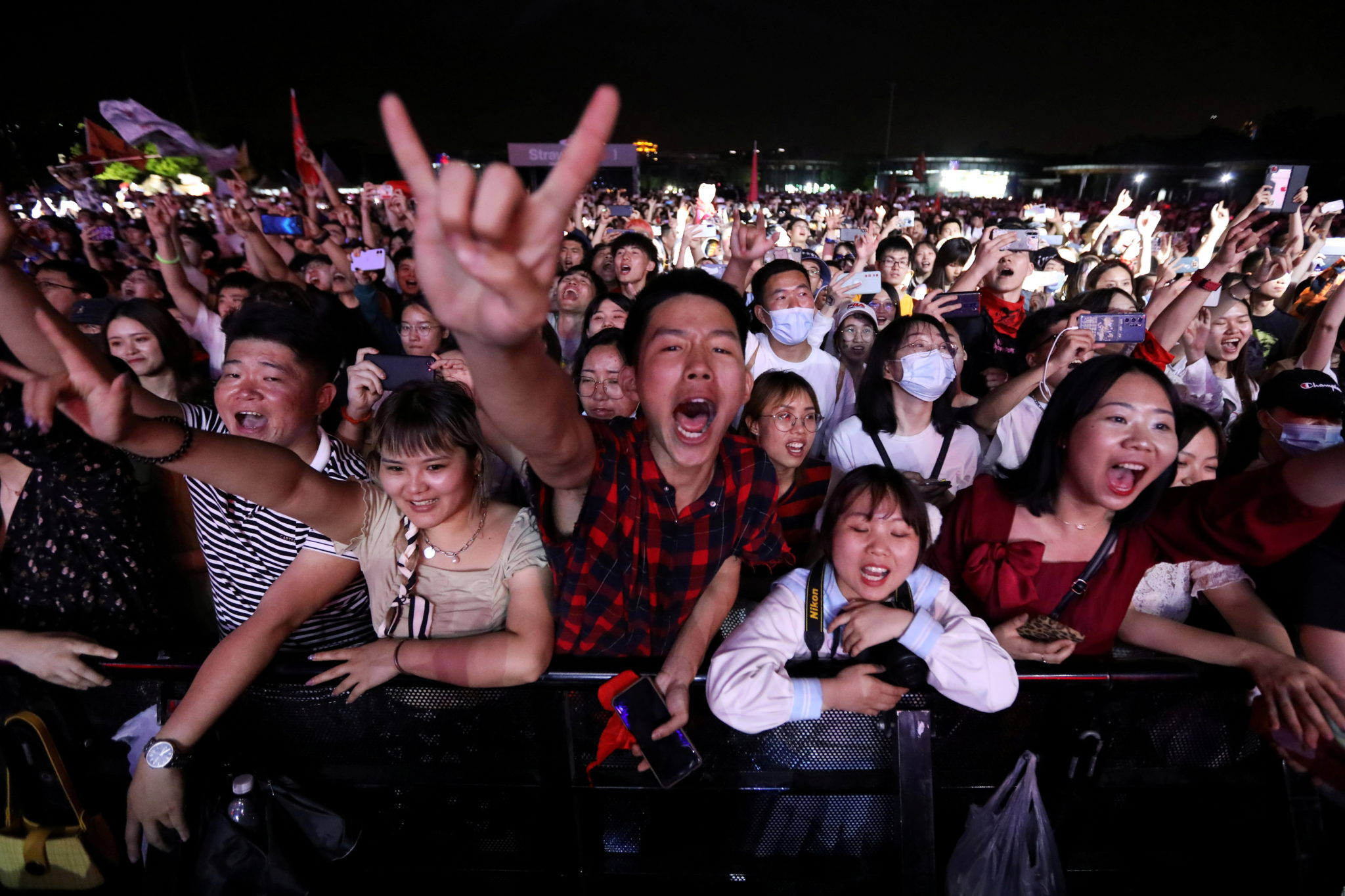 Thousands of revelers attend Wuhan, China music festival Inquirer