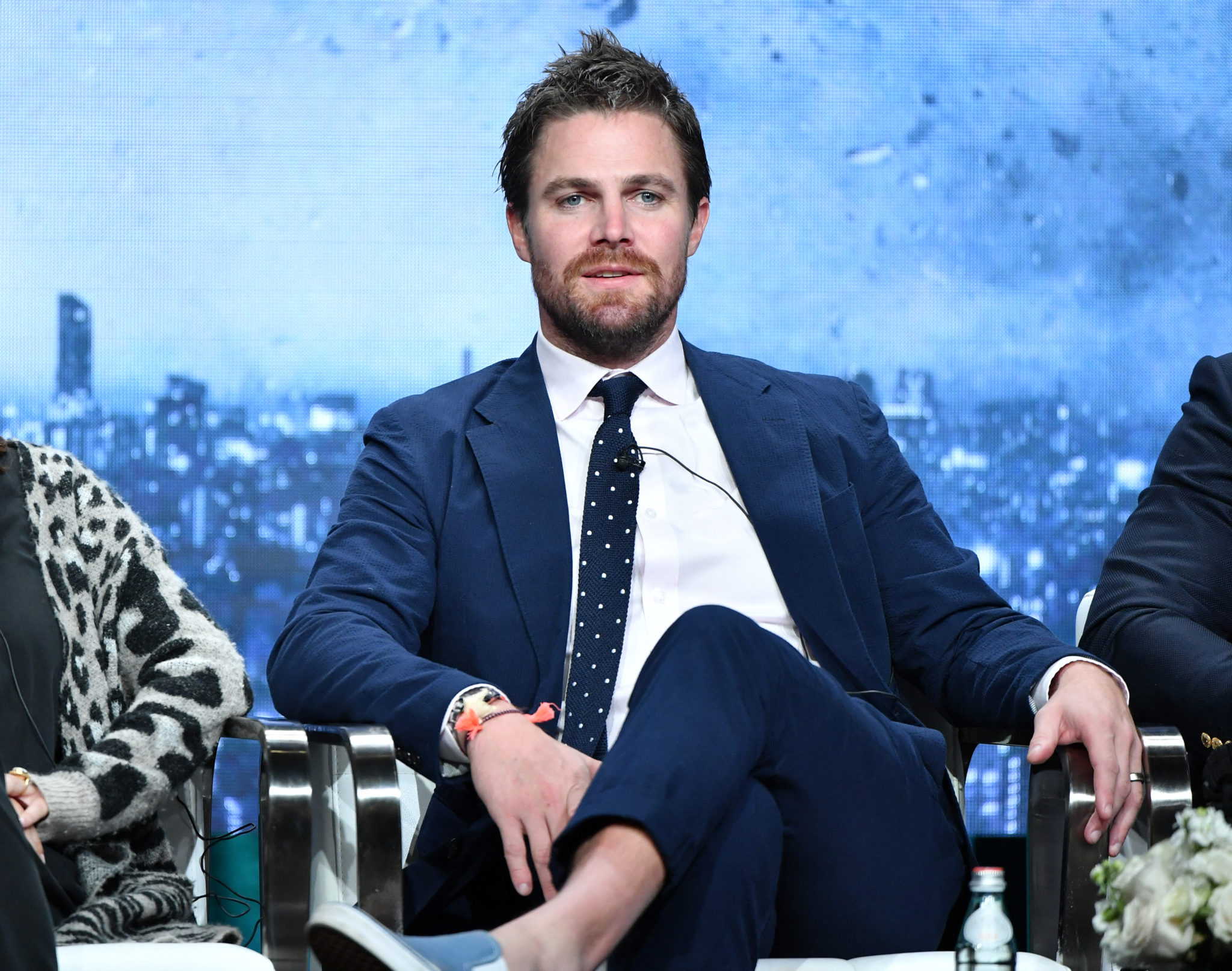 'Arrow' star Stephen Amell 'deplaned' over argument with wife before ...