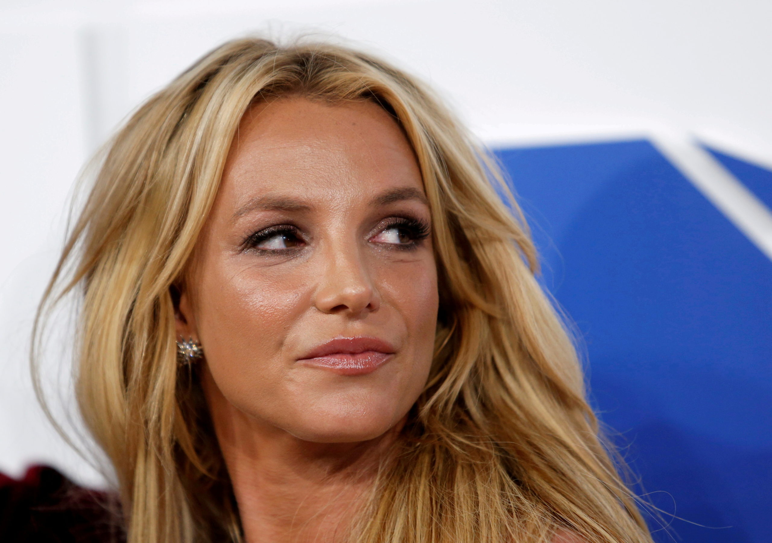 Singer Britney Spears arrives at the 2016 MTV Video Music Awards in New York, U.S., August 28, 2016.  REUTERS/Eduardo Munoz