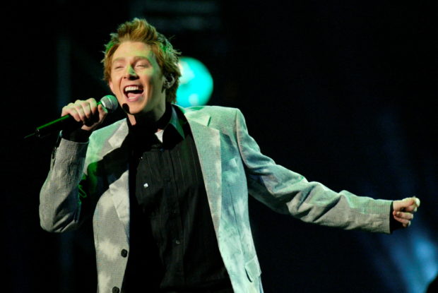 FILE PHOTO: Singer Clay Aiken, an "American Idol" finalist performs onstage at the 31st annual American Music Awards in Los Angeles, November 16, 2003. REUTERS/Jim Ruymen/File Photo