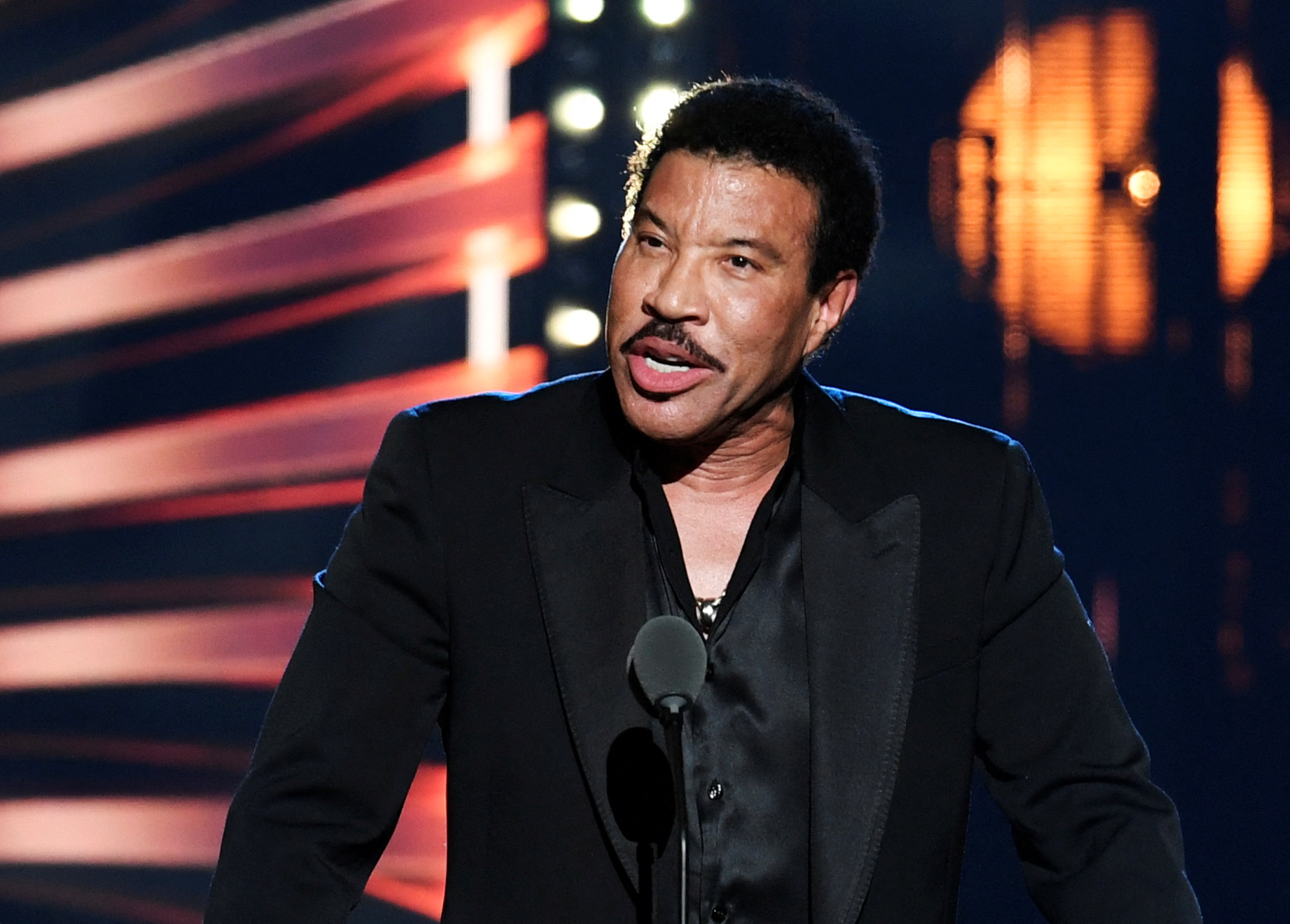 Lionel Richie introduces Clarence Avant during the Rock and Roll Hall of Fame induction ceremony in Cleveland, Ohio, U.S. October 30, 2021. REUTERS/Gaelen Morse