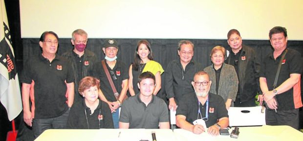 Contract signing between officials of Mowelfund and League of Filipino Actors (AKTOR)