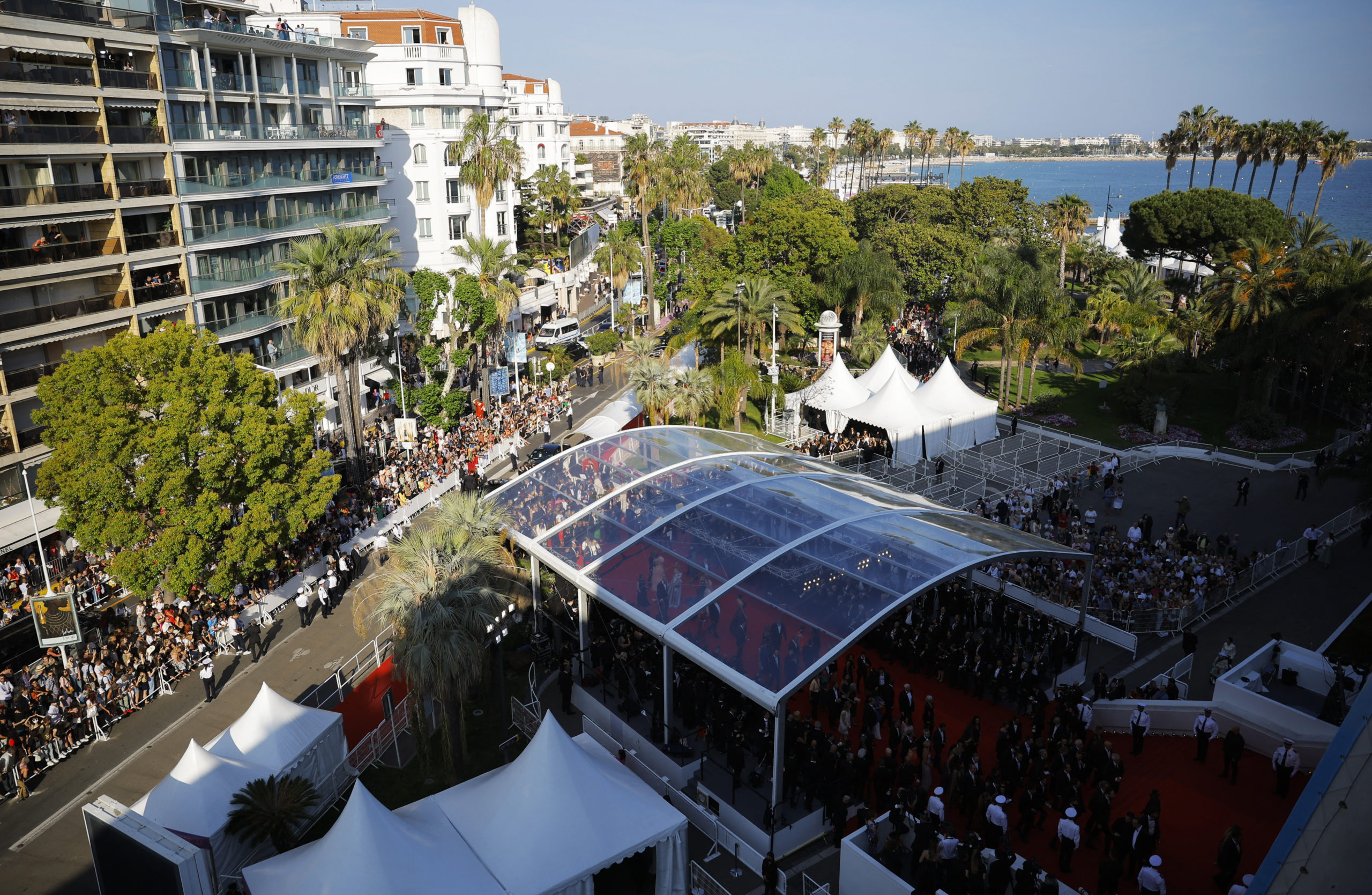 The 75th Cannes Film Festival - Opening ceremony and screening of the film "Coupez" (Final Cut) Out of competition - Red Carpet arrivals - Cannes, France, May 17, 2022. A general view as guests arrive. REUTERS/Stephane Mahe