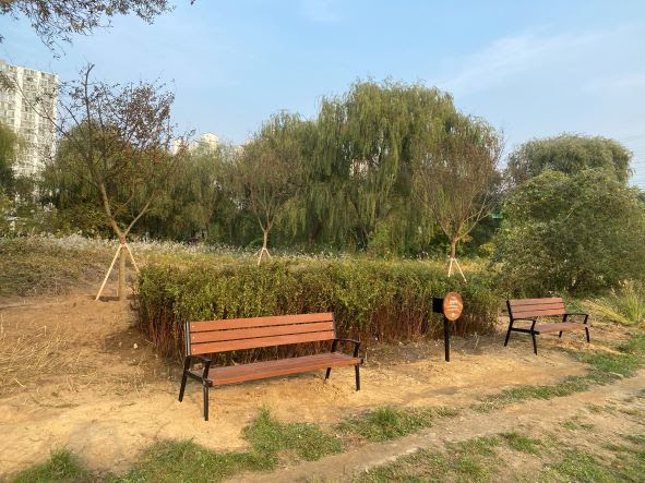 A group of some 300 fans of BTS member Jungkook and Korean Federation for Environmental Movement dedicated a grove alongside Ichon Hangang Park, Seoul