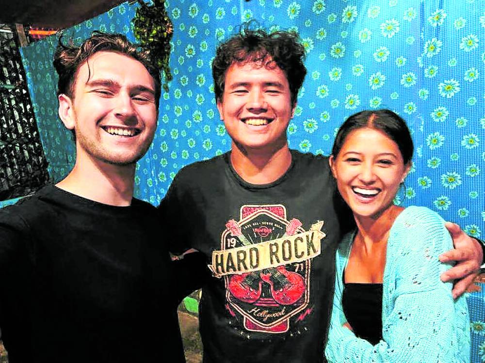 Labajo (center) with ex-beau Maureen Wroblewitz and “Take Me to Banaue” costar Brandon Melo