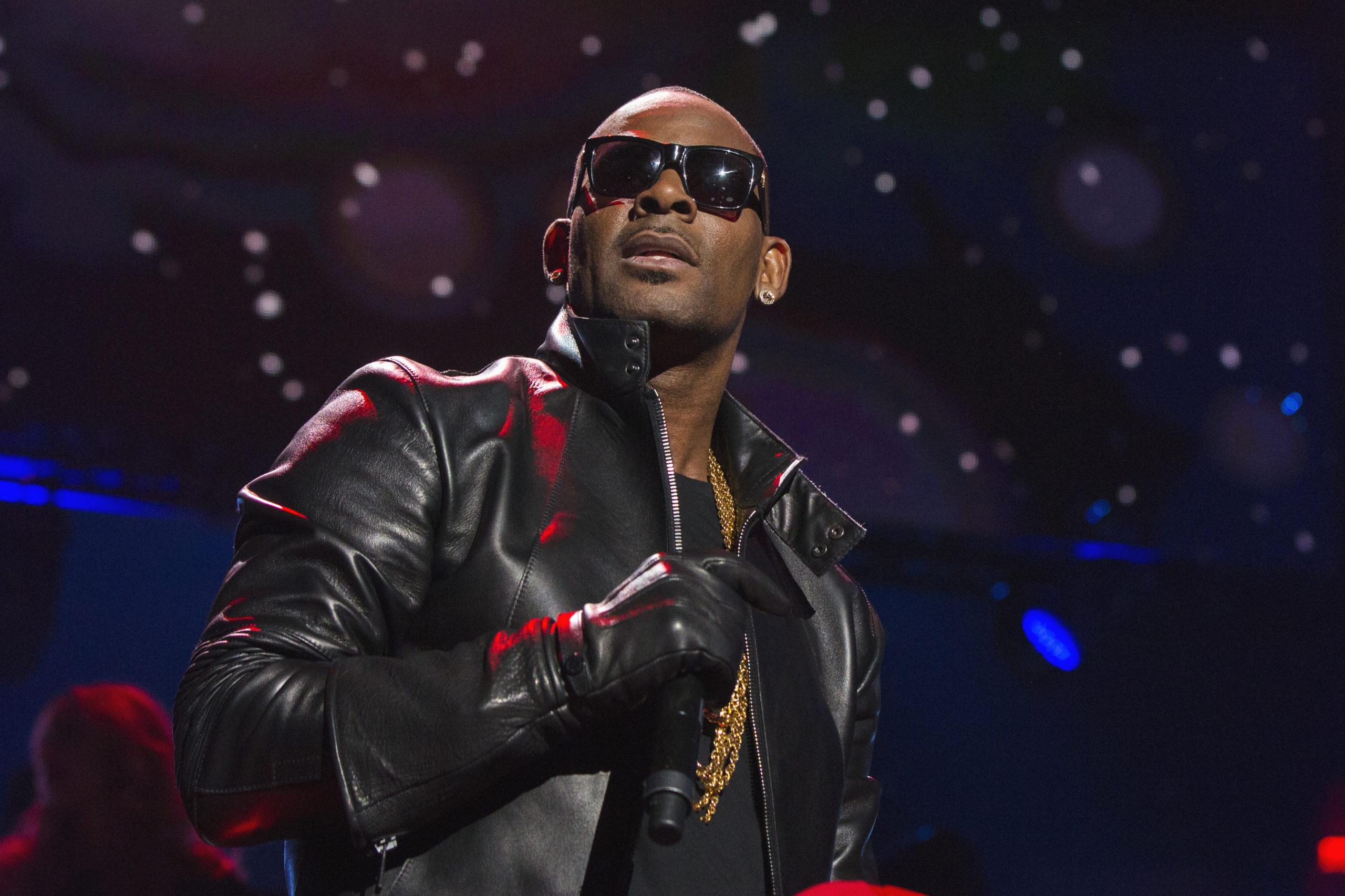 Singer R Kelly performs during the 2013 Z100 Jingle Ball in New York December 13, 2013. REUTERS/Lucas Jackson