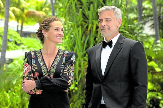 Julia Roberts (left) and George Clooney