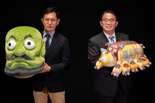 Japanese film director Goro Miyazaki (L) and Aichi Prefectural Governor Hideaki Omura (R) pose for photographs during a press conference at the new Ghibli Park in Nagakute, Aichi prefecture on October 12, 2022. - The media on October 12 got a sneak peek at the highly anticipated new theme park from Studio Ghibli, creator of beloved titles like "My Neighbour Totoro" and Oscar-winning "Spirited Away". (Photo by Yuichi YAMAZAKI / AFP)