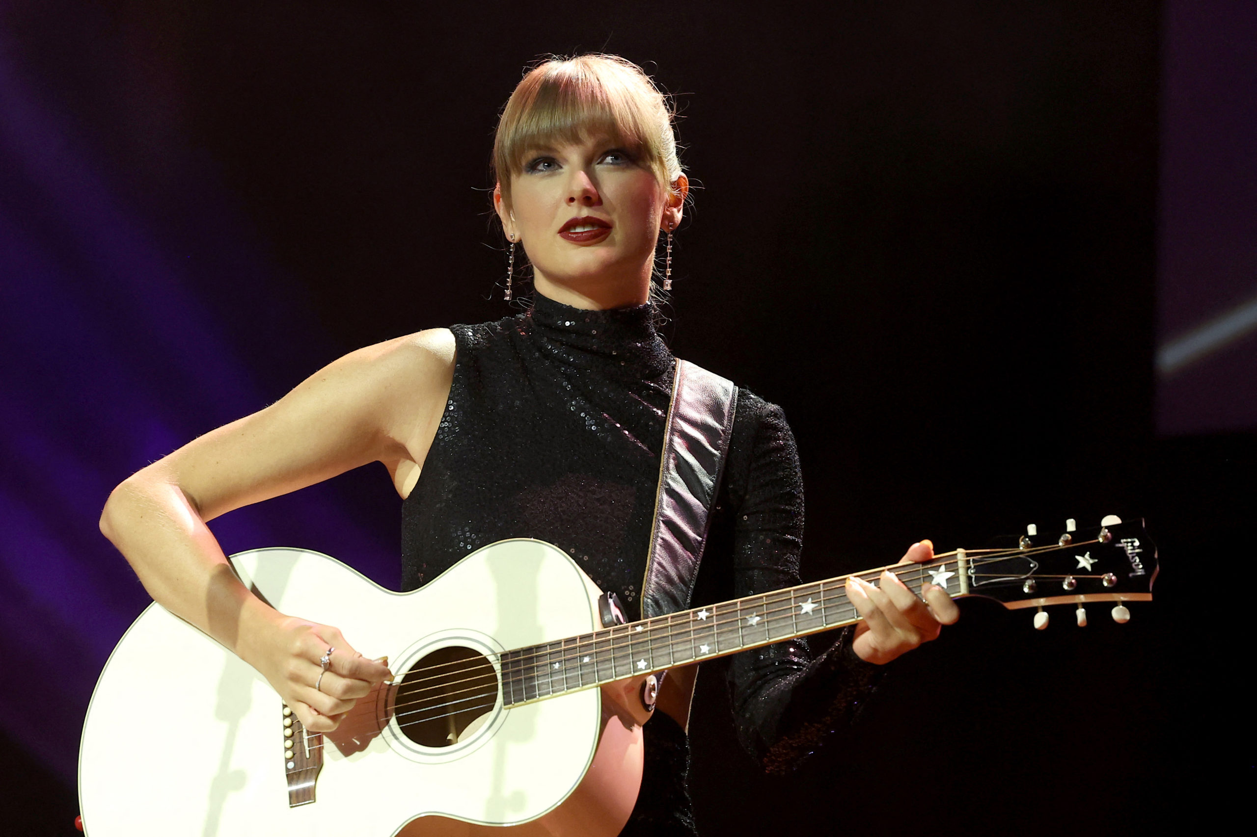 Songwriter-Artist of the Decade honoree, Taylor Swift performs onstage during NSAI 2022 Nashville Songwriter Awards at Ryman Auditorium on September 20, 2022 in Nashville, Tennessee. Terry Wyatt/Getty Images/AFP (Photo by Terry Wyatt / GETTY IMAGES NORTH AMERI