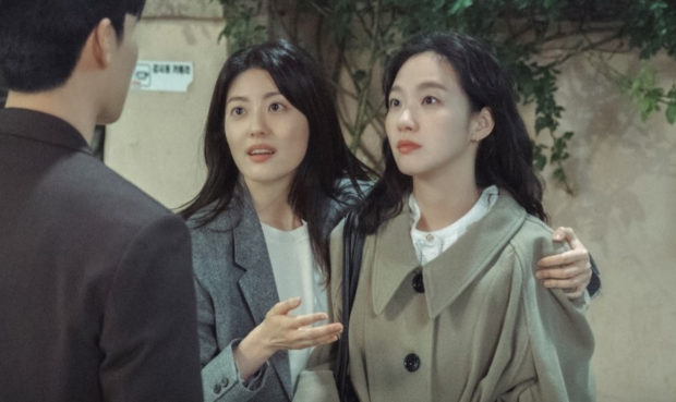 A still image shows the eldest and middle sisters -- Oh In-joo (played by Kim Go-eun), right, and Oh In-kyung (Nam Ji-hyun) -- in "Little Women" (Tving)