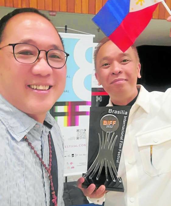 Manager-producer Ferdy Lapuz (left) with filmmaker Louie Ignacio at the 2022 BIFF
