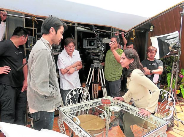 Mike de Leon (third from left) shoots a scene with Atom Araullo and Cherie Gil for 2018’s “Citizen Jake”