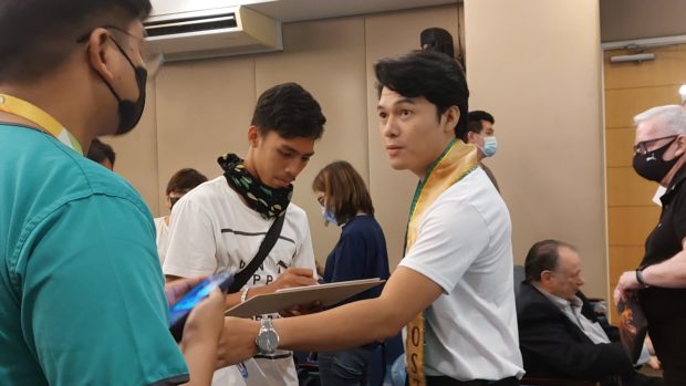 Reigning Mister Posture Philippines JP Guerrero helps University of Makati students get their free posture screening./ARMIN P. ADINA
