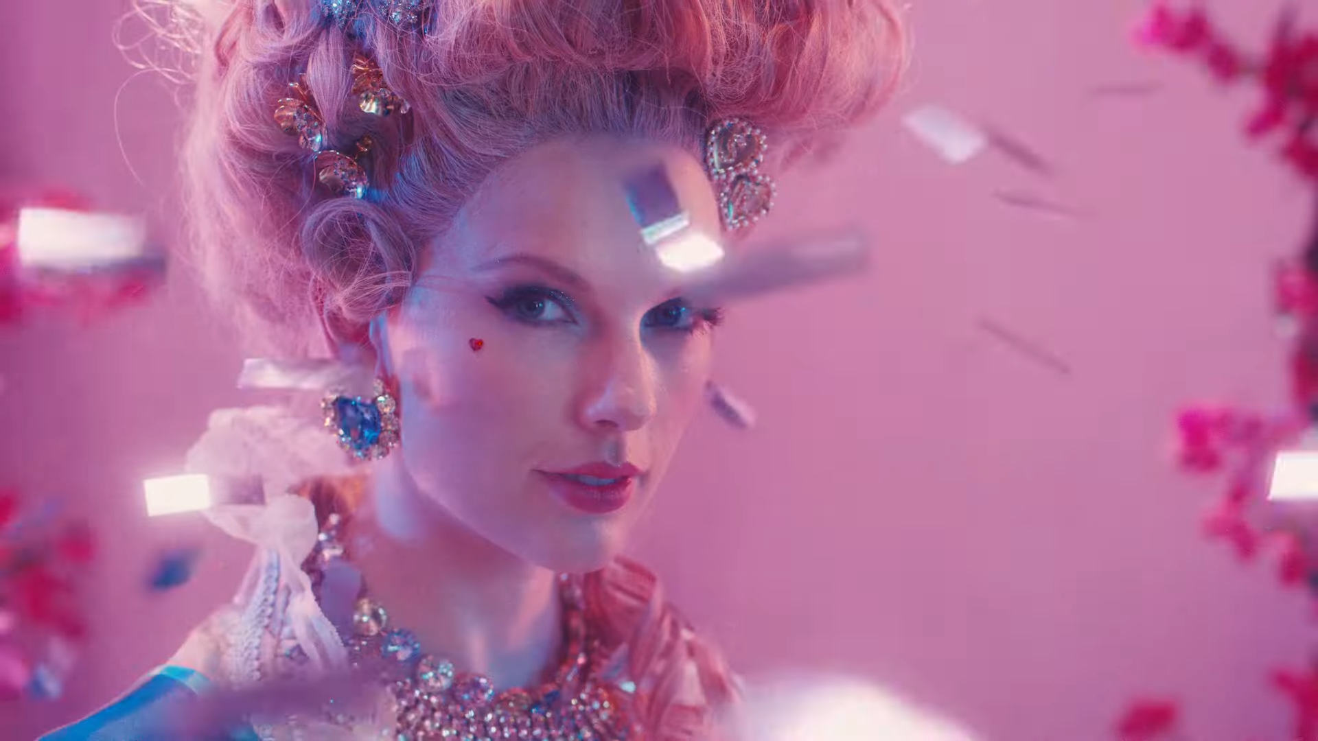 WATCH: Taylor Swift Shimmers In Cinderella-inspired 'Bejeweled' Music ...