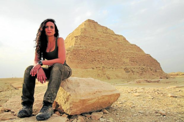 Ella Al-Shamahi with a pyramid in Giza in “Tut’s Toxic Tomb”