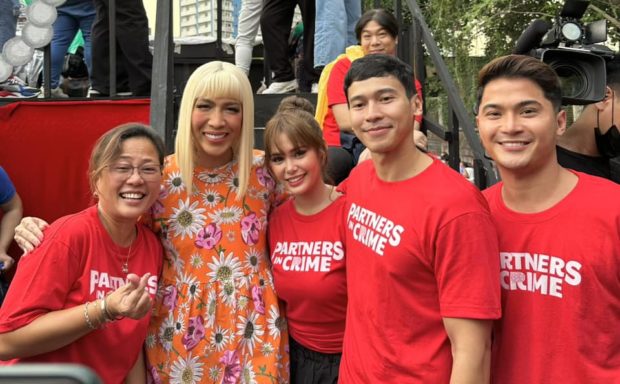 Cathy Garcia-Molina with "Partners in Crime" actors Vice Ganda, Ivana Alawi, Enchong Dee and Eian Rances