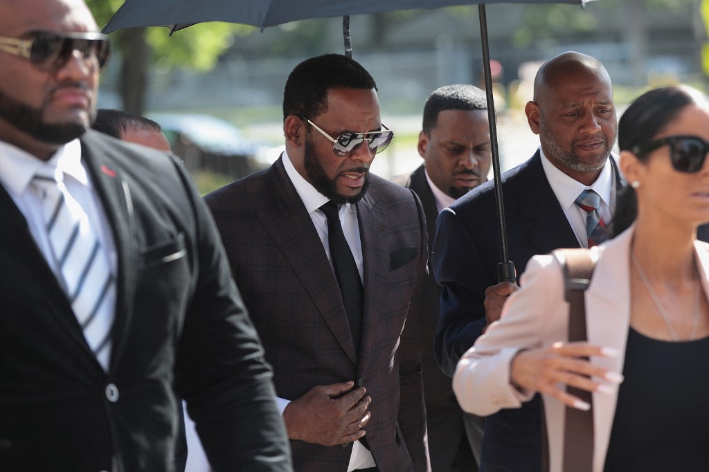 R. Kelly gets new 20-year jail term for child porn crimes - Planet Concerns