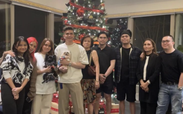 Vhong Navarro and family