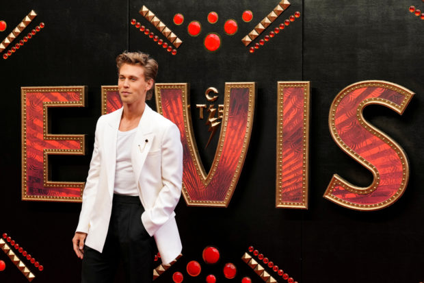 FILE PHOTO: Cast member Austin Butler poses as he arrives at the London screening of 'Elvis' in London, Britain May 31, 2022. REUTERS/Maja Smiejkowska