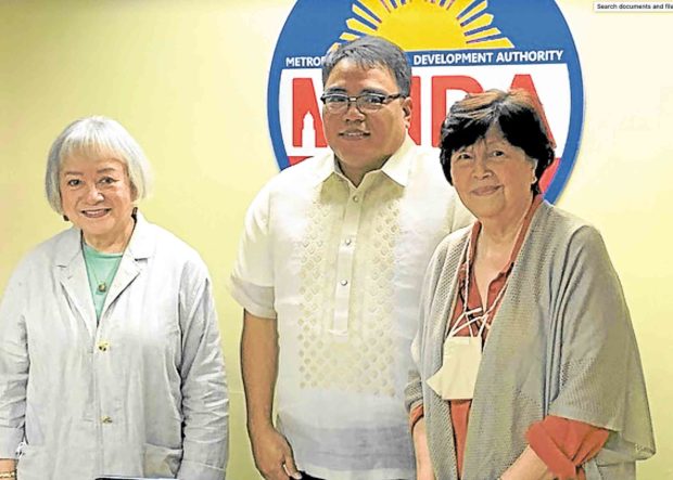 MMDA Chair Romando Artes (center) with MMFF jury head Laurice Guillen (left) and selection committee head Boots Anson-Roa Rodrigo