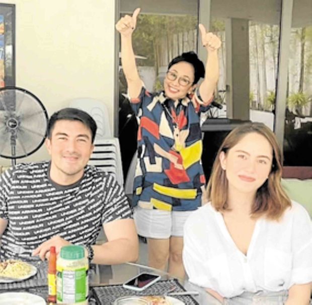 Santos (center) with Luis Manzano (left) and Jessy Mendiola