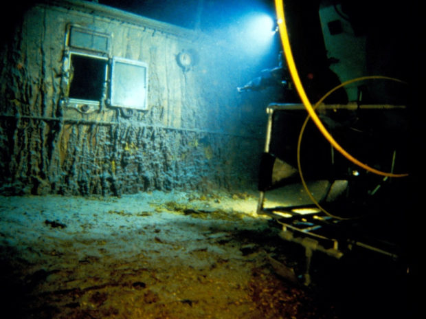 WHOI submersibles Human Occupied Vehicle (HOV) Alvin and Remote Operated Vehicle (ROV) Jason Jr. dive at the resting place of the Titanic's wreck, July, 1986. WHOI Archives/Woods Hole Oceanographic Institution/Handout via REUTERS