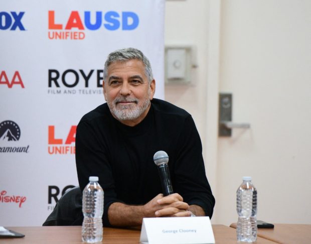 George Clooney refait la populaire émission d'espionnage française The Bureau