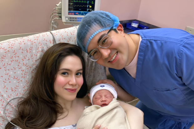 Jessy Mendiola and Luis Manzano with their baby daughter. Image: Facebook/Jessy Mendiola