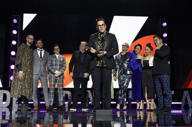 SANTA MONICA, CALIFORNIA - MARCH 04: (L-R) Daniel Scheinert, Paul Rogers, Ke Huy Quan, Timothy Headington, Jonathan Wang, Theresa Steele Page, Jamie Lee Curtis, Michelle Yeoh, Stephanie Hsu, and Dan Kwan accept the Best Feature award for “Everything Everywhere All at Once” onstage during the 2023 Film Independent Spirit Awards on March 04, 2023 in Santa Monica, California. Frazer Harrison/Getty Images/AFP (Photo by Frazer Harrison / GETTY IMAGES NORTH AMERICA / Getty Images via AFP)