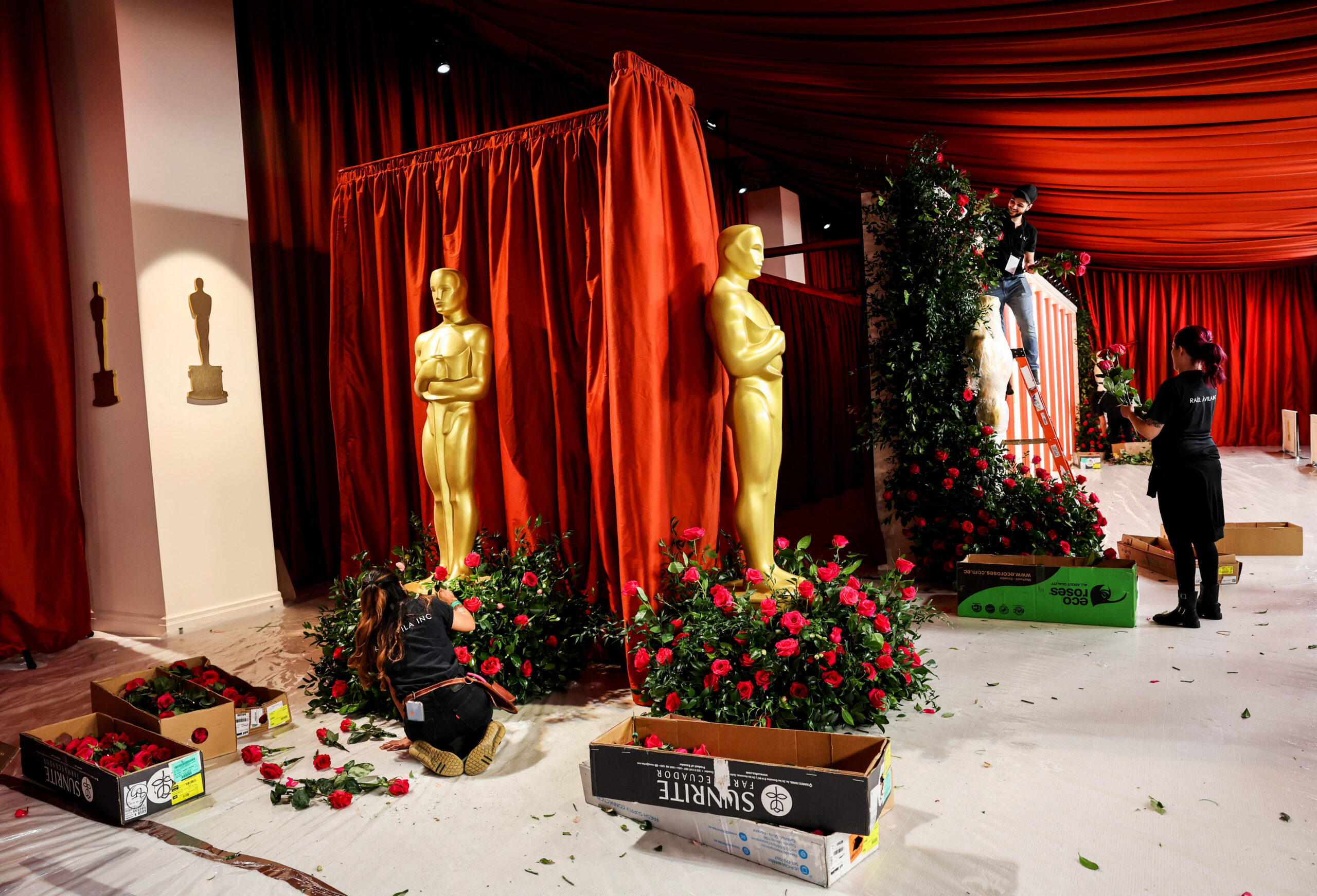 Workers decorate Oscar statues with flowers as preparations continue for the 95th Academy Awards, also known as the Oscars, in Los Angeles, California, U.S., March 11, 2023. REUTERS/Aude Guerrucci