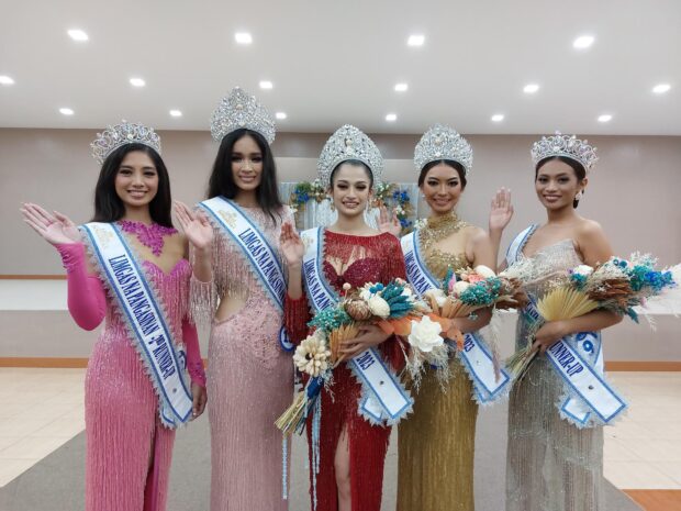 Limgas na Pangasinan winners (from left) Erica Mae Antolin, Rona Lalaine Lopez, Nikhisah Cheveh, Stacey De Ocampo, and Denise Joy Flores wave before the cameras after their coronation./ARMIN P. ADINA