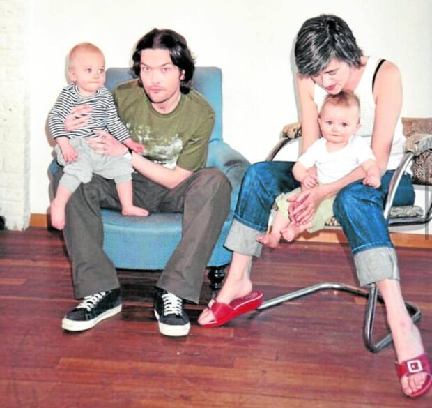 Ben Watt (second from left) and TraceyThorn with their twin daughters in 1999