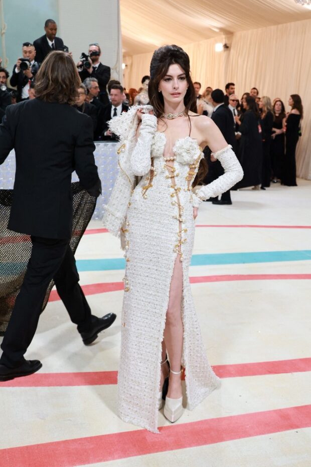 NEW YORK, NEW YORK - MAY 01: Anne Hathaway attends The 2023 Met Gala Celebrating "Karl Lagerfeld: A Line Of Beauty" at The Metropolitan Museum of Art on May 01, 2023 in New York City. Theo Wargo/Getty Images for Karl Lagerfeld/AFP (Photo by Theo Wargo / GETTY IMAGES NORTH AMERICA / Getty Images via AFP)
