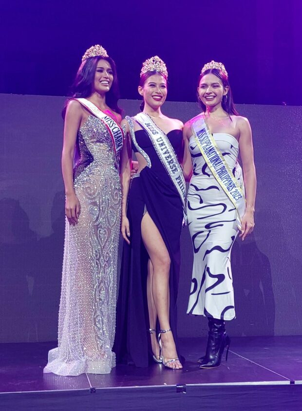 Miss Universe Philippines Michelle Dee (center) is joined by her fellow titleholders Miss Supranational Philippines Pauline Amelinckx (right) and Miss Charm Philippines Krishnah Gravidez./ARMIN P. ADINA