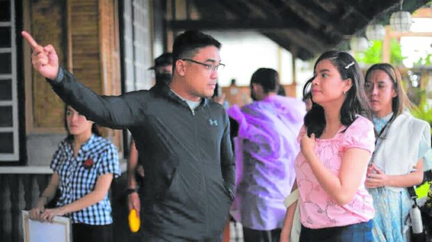 Cabrido (left) with Louise delos Reyes on the set of “Deadly Love”